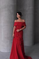 فستان سهره أوف شولدر بورود بارزة لون أحمر