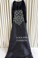 فستان سهره توب بأكمام طويلة وبذيل لون اسود