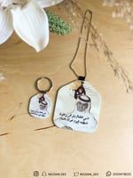 تعليقة: انسى هالعالم + ميداليه ميني .