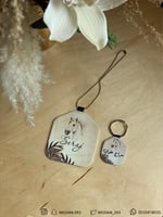 تعليقة: خيل وأسم + ميداليه ميني .