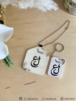 تعليقة وميداليه : لوقو أحرف .