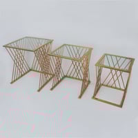 طاولات خدمة 3 قطع ستيل ذهبي اللون بسطح زجاج