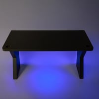 طاولة قيمنق احترافية بإضاءة RGB
