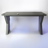 طاولة قيمنق احترافية بإضاءة RGB