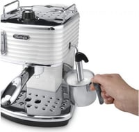 الة صنع القهوة ديلونجي سكالتشرا 2 في 1 بن مطحون -...