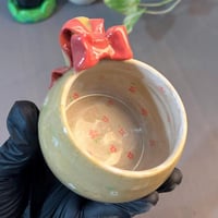 كوب الفيونكه الورديه