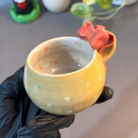 كوب الفيونكه الورديه