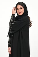 عباية بطرحة ميرا مطرز ياباني