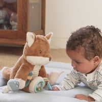 دمية الثعلب التفاعليه