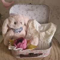 هدية رقم 9 مقاس ٦( فستان مع قبعة + دمية الارنب )