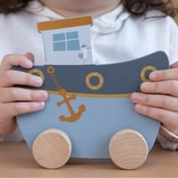 سفينة خشبية جرار