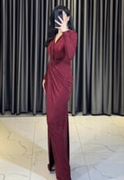 فستان برغندي ستراس بخصر لف وزم من الخلف