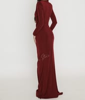 فستان جيرسيه بدرابيه وقصة منخفضة بطرف منسدل