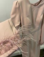 فستان بأكمام ريش كريب سترتش مع حزام