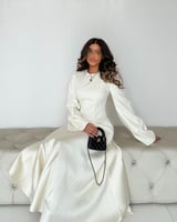 فستان ميدي لؤلؤي بقصة منخفضة