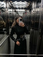 ‎فستان ترتر اسود جيرسيه برقبة عالية ودرابيه عالصدر...