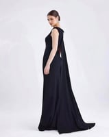 فستان سهرة اسود طويل كريب مرصع بالاحجار