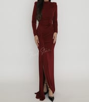 فستان جيرسيه بدرابيه وقصة منخفضة بطرف منسدل