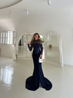 فستان ماكسي ليكرا وتل مطرز بالترتر