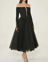 فستان اوف شولدرز كريب وتل مزين بكرستالات