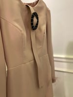 فستان بأكمام ريش كريب سترتش مع حزام