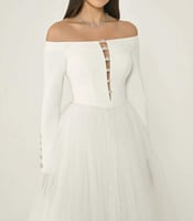 فستان اوف شولدرز كريب وتل مزين بكرستالات