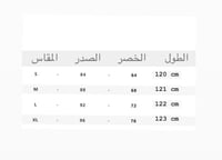 فستان أحمر فخم بقصة كيب وطول غير متماثل