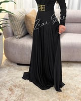 ‎فستان ترتر اسود جيرسيه برقبة عالية ودرابيه عالصدر...