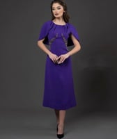 فستان راقي بقصة كيب وخصر ضيق مشكوك