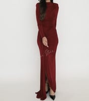 فستان جيرسيه بدرابيه وقصة منخفضة بطرف منسدل