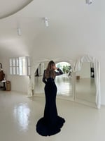 فستان ماكسي ليكرا وتل مطرز بالترتر