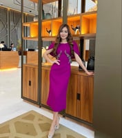 فستان راقي بقصة كيب وخصر ضيق مشكوك