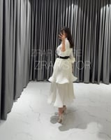 فستان رفلز مطرز بنمط القميص مع شريطة خصر