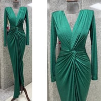 فستان أخضر غامق زمردي ستراس بخصر لف وزم من الخلف