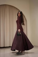 فستان مناسبات فخم برغندي بقصة منخفضة