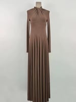 فستان خريفي بقصة خصر عالية واكمام طويلة بقماش مرن