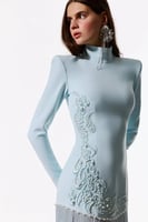 فستان ماكسي شيفون مطرز بهدب منسدل ومزين باللولو