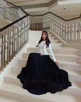 فستان طويل كريب وشيفون كسرات مرصع بالاحجار