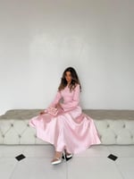 فستان ميدي بينك بقصة منخفضة