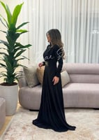 ‎فستان ترتر اسود جيرسيه برقبة عالية ودرابيه عالصدر...