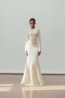 فستان بيرلا كم طويل دانتيل كريب مطرز بالترتر