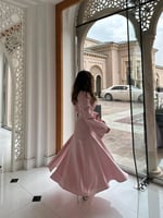 فستان ميدي بينك بقصة منخفضة