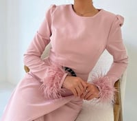 فستان بأكمام ريش كريب سترتش مع حزام