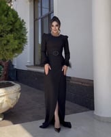 فستان بأكمام ريش كريب سترتش مع حزام