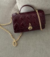 عنابي لميع