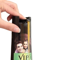 شامبو صبغ الشعر VIP في اي بي - 180مل - لون بني