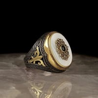 خاتم مميز من الفضة الخالصة مرصع بحجر صدف طبيعي ومص...