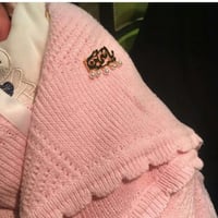 بروش بالاسم تُصمم على الطلب