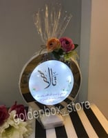 مرايه مضيئة مع التغليف والورد