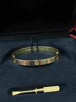 اساور ماركات كارتير مع المفتاح